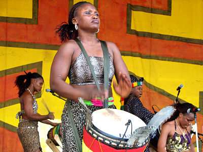 Amazones Women Drummers of Guinea • press photos © beate sandor